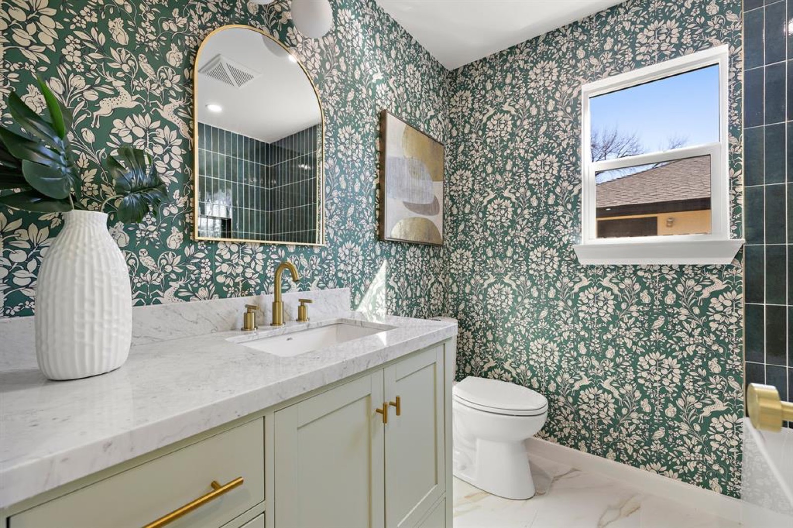 Guest bath, Cindy Lane