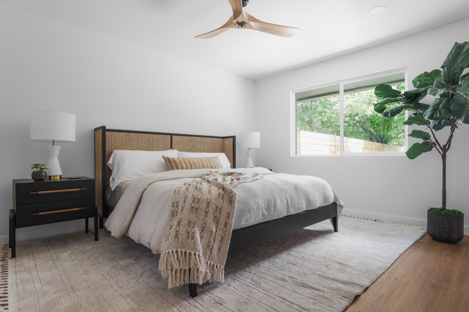 Bedroom, Timber Wolf