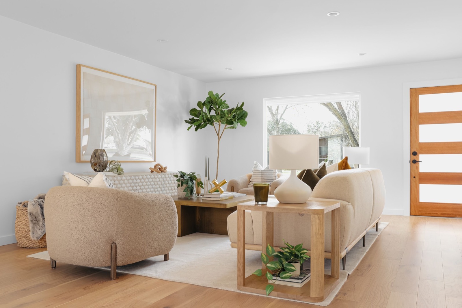 Living room, Creekline